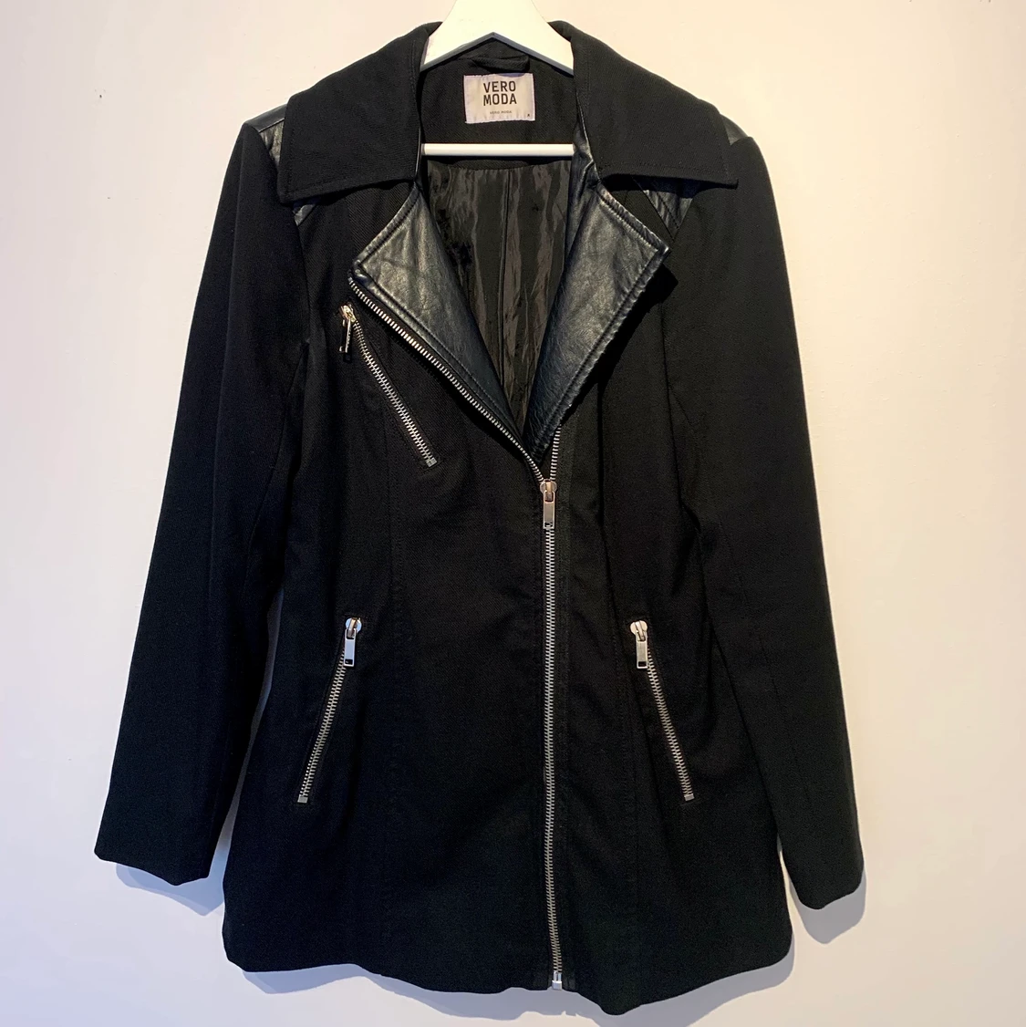 Svart kappa från Vero Moda/ stl: M/ fint skick 