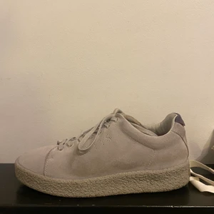 Eytys skor - Säljer mina snygga eytys i storlek 40, endast använda några fåtal gånger😁😁 dustbagen finns självklart kvar och nypris låg på ca 2000💓💓