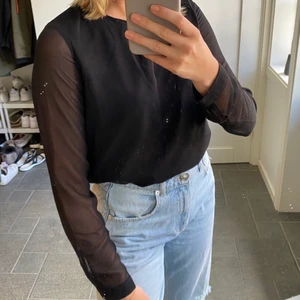 Festtopp - Jättefin tröja som passar till fest eller vardag, mesh material. 