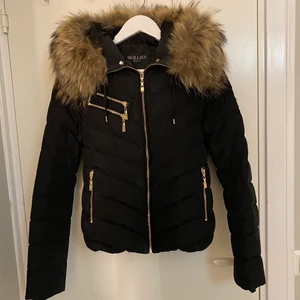 Hollies jacka - Hollies Chatel Down Jacket, storlek 34, nypris 3499kr, endast använd max 5 gånger så 100% nyskick 💗