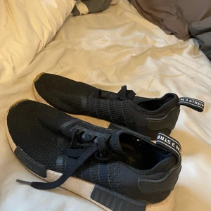 Adidas NMD - Adidas NMD skor i storlek 41 1/2, knappt använda så 9-10 i skick