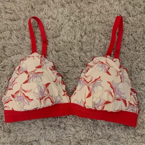Bh/bikini - Bh/bikiniöverdel från H&M storlek 36! Aldrig använda 🥰 skicket är hel ny💫 30kr+frakt