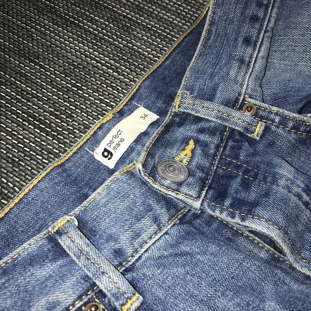 Gina jeans i storlek 34, sparsamt använda! Midwaist, Ny pris 499☺️. Jeans & Byxor.