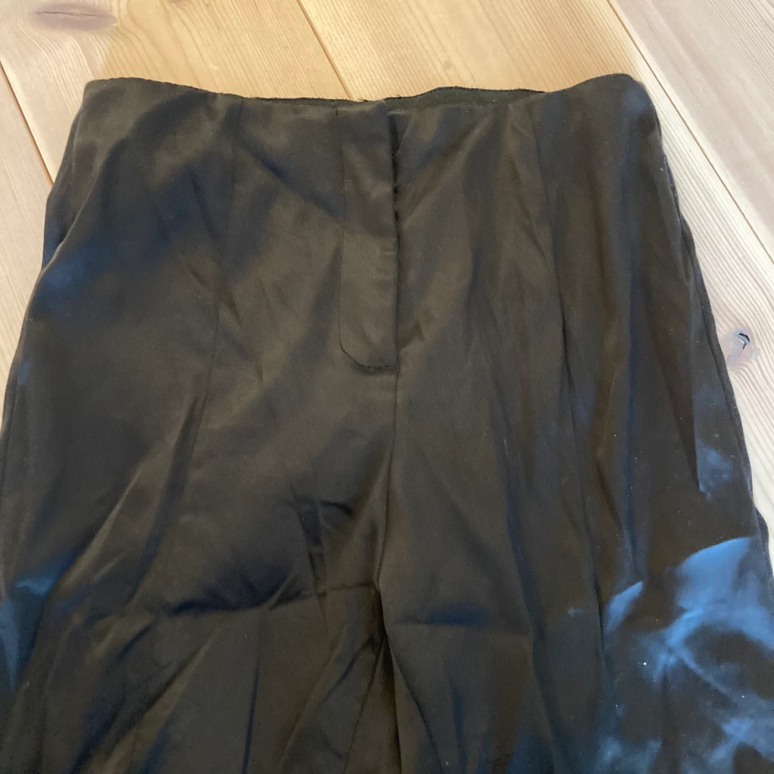 Glansiga byxor hm - 90