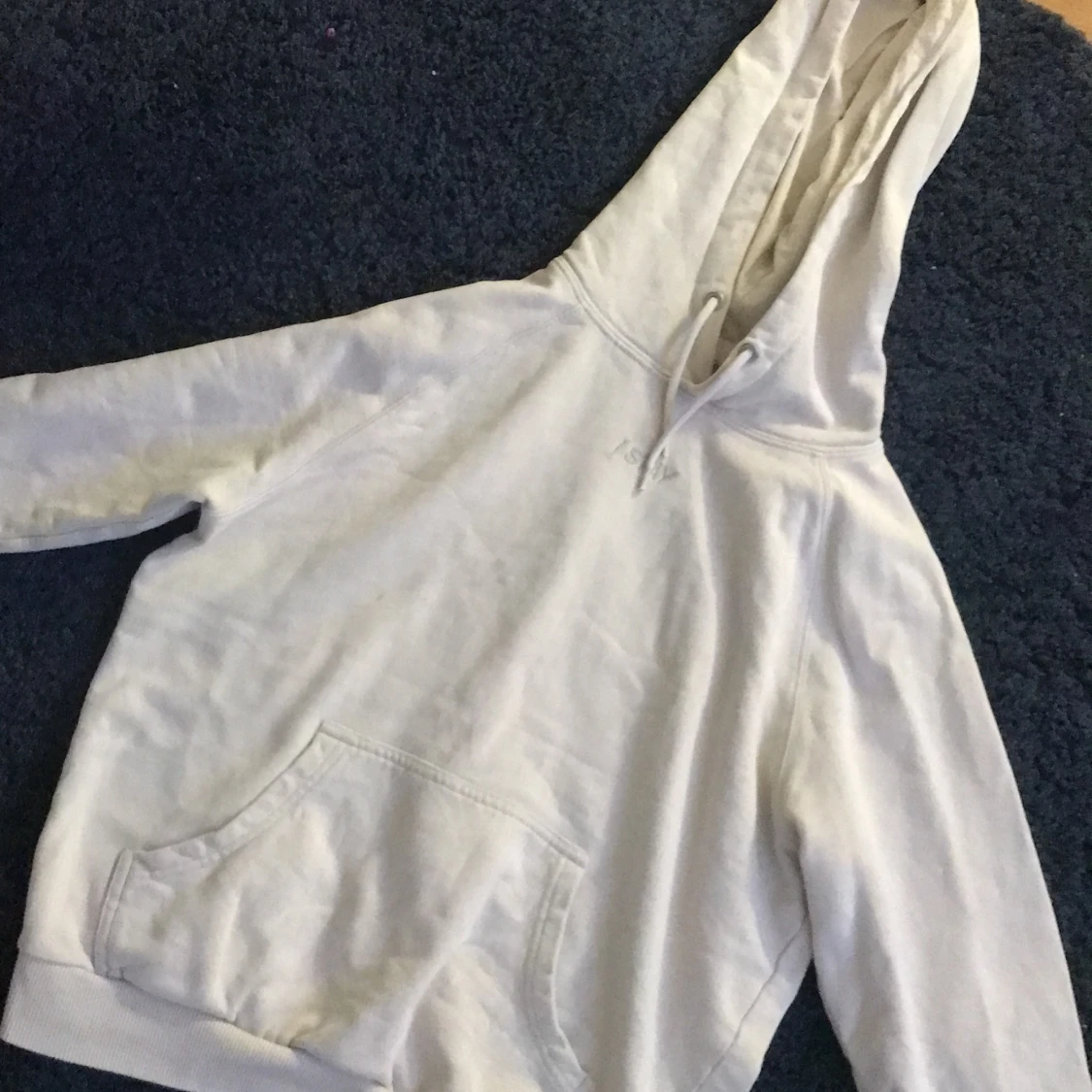 En beige hoodie med märket stay i storlek S🐻