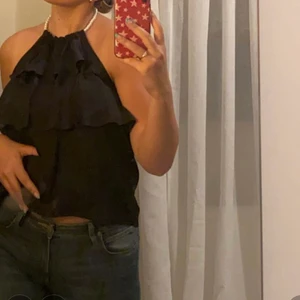 Zara topp - Sjukt snygg zara topp i storlek L men passar en M bra! Den är köpt 2 veckor sen och endast använd 1 gång💓💓 