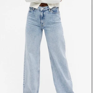 Monki Yoko jeans - Säljer nu mina Yoko jeans från monki då dem ej kommer till användning. Väldigt bra skick!✨🙌🏼 skriv för egna blider