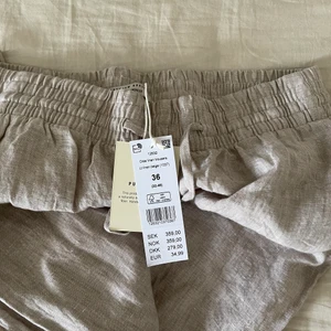 Linnebyxa - Byxor från Gina, storlek 36. Råkade beställa 2 av varje par så tänkte sälja de som jag inte valde att behålla då tiden gått ut för att skicka tillbaka. Inte ens testade.