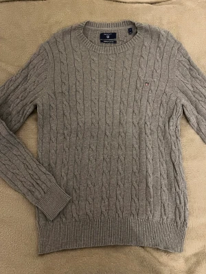 Gant  - Gant tröja stickad, ny pris 1300kr knappt använd, storlek S passar M