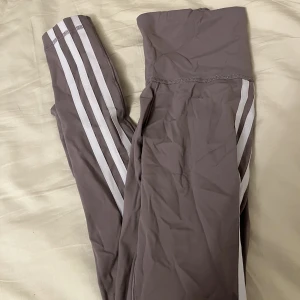 Adidas tights - Tights från adidas. Använda 1 gång. 