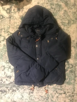 Ralph lauren jacka - Säljer superfin Ralph lauren jacka storlek s. Den är dam storlek😌 mått finns på andra bild o skriv om ni har frågor