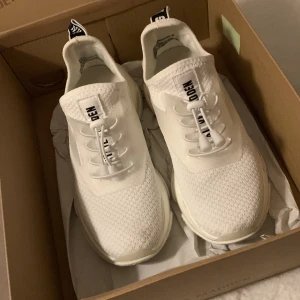 Steve Madden skor - Använd 1 gång, har en liten fläck på skon men inget man tänker på. Nypris ca 1200 