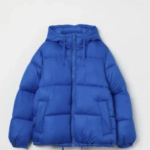 Vinter jacka  - Jätte snygg jacka från hm, säljer för den inte kommer till användning nå mer, den ser ut som ny och i bra chick💕