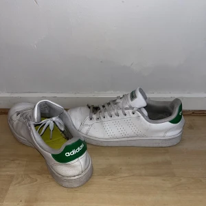 Adidas Stan Smith - Adidas Stan Smith i ok skick, behöver en tvätt. Storlek 42