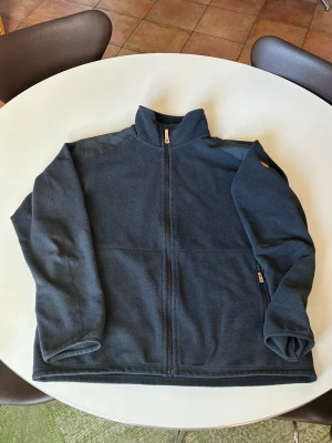Fjällräven tröja - En mysig fjällräven tröja i storleken lx men gör som en L vill jag säga 
