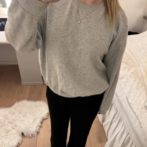 Sweatshirt  - Säljer denna sweatshirt ifrån lager157, använd några gånger men inget som syns💓