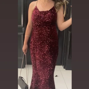 Klänningen  - S-34 storlek