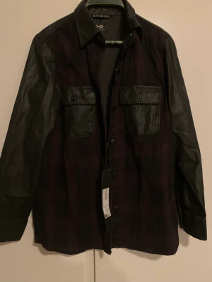 Kappa - Super snygg kappa i diskreta rutor pris kan diskuteras den är helt ny lapp sitter kvar original pris 1099