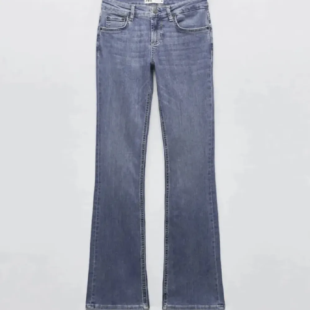 Intressekoll 💞Storlek 34 men nerklippta så skulle säga att den är storlek 32. Jeans & Byxor.