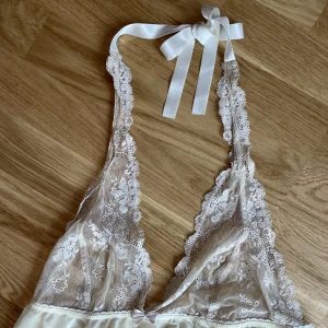 Gulligt nattlinne i mesh och spets💖 - Fint skick, vit/ beige kan ha som topp