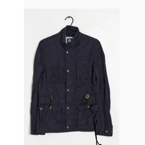 G-star jacka  - Tjena! Säljer en G-star jacka i storlek s som är i ett otroligt bra stick och sitter rikigt bra. 