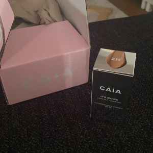 Caia foundation  - Hej! Fick precis hem denna foundation ifrån caia men jag ångrade mig. Inte testad eller någonting! Färgen är 2N. Nypris: 325 kr mitt pris: 200 kr 