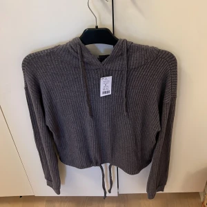 Set från Gina  - Matchande set från gina, helt oanvänt med lapparna kvar. Toppen är i S och byxorna XS, skiljer något i färgen men köpta som set 