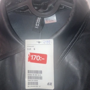 Klänning - Aldrig använd. Köpt för 170kr Säljer för 100kr