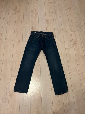 Levis 501 - Säljer ett par Levis 501 jeans, använda ett par enstaka gånger, storleken är 30 midja 30 i längd 