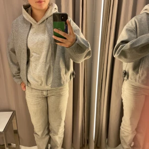 Grå hoodie - Pösig och najs hoodie från Even&Odd. Storlek S passar även xs. Köpt på Zalando men slutsåld.