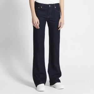 Lager 157 lågmidjade jeans - Säljer dessa lågmidjade jeans från Lager 157 i stl S full length💘 dom är helt nya med lappar kvar! På sidan heter dom ”Jeans 90’s boot” och är slutsålda i den storleken💘 nypris är 400kr