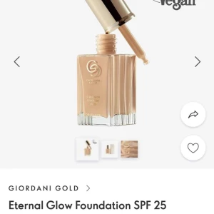 Foundation  - Absolut en favorit i foundation, den återfuktar och är så otroligt lätt och skön på huden samt glowig. Man behöver inte ens dagkräm under så återfuktande är den!😍