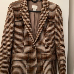 Club Monaco Kavaj - Filtkavaj i mycket gott skick. Använd ett fåtal gånger. Storlek 2 (jag brukar ha 36)