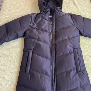 Vinterjacka Barn - Svart Barn Vinterjacka 146/152 Takeoff Aldrig använd