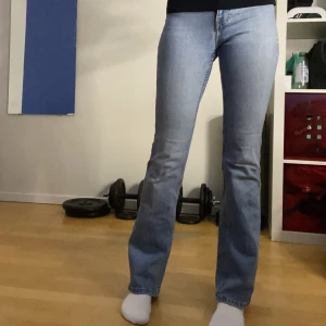 Snygga Bootcut jeans! - Fina bootcut jeans som är mellanmidjade! Inga defekter. 