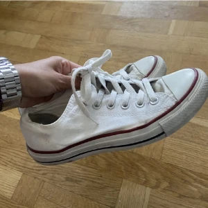 Converse  - Följ profilen och få 5% i rabatt   Produktens skick: bra  Storlek: 39  För mer info, kontakta mig 😀