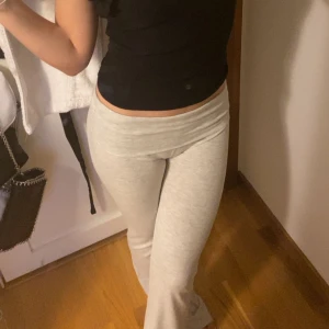 yoga pants  - Interessekoll på mina skitsnygga populära yogapants från Nelly, uppsydda så att de passar min som är 1,62 ungefär🥰  hade också kunnat byta mot samma i xxs!!! (GJORT EN NY ANNONS FÖR GRATIS FRAKT TILL 17 SEP)