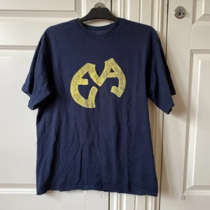 EVA t-shirt  - Fet eva tisha som är rätt använd men go. Strl L