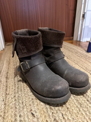 Primeboots  - Bruna primeboots, nedvikta men går såklart att vika upp! 