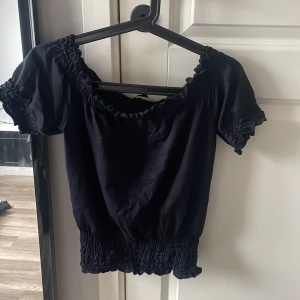 Fin t shirt  - Fin t shirt men som det tyvärr inte finns någon storlek i! Men skulle gissa att det är storlek S💕