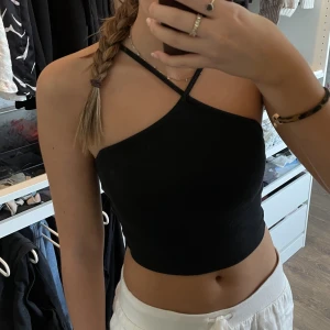 Zara topp - Svart topp ifrån Zara 💕  Säljer likadan i vit Nästan aldrig använd