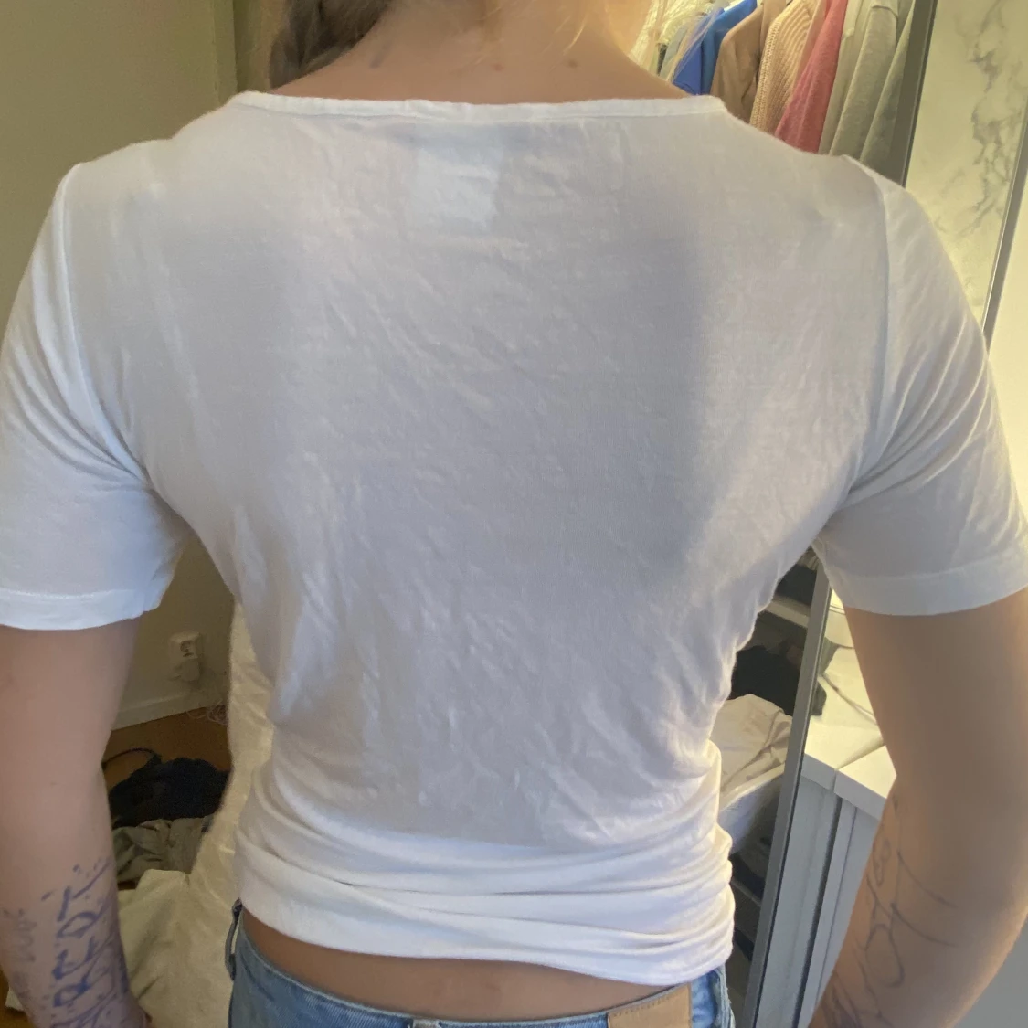 as snygg vit t-shirt från vero moda - 90