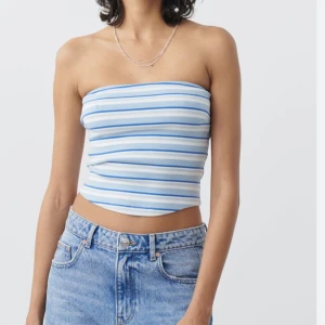 Tubtopp från Gina Tricot  - En fin blå tubtopp från Gina Tricot. 