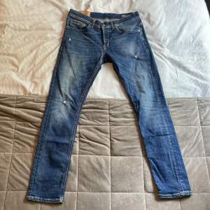 Dondup Jeans i modellen George i storlek 34, bra skick typ 8/10 säljer dom för att dom inte kommer till användning.