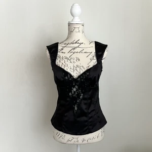 Dolce & gabbana topp - Så fin vintage topp från dolce & gabbana i storlek 44 🏹