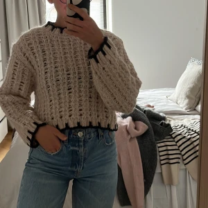 Stickad tröja - Stickad tröja i ull från Mango. Väldigt lite använd. Strl XS💕