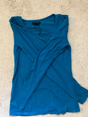 Långärmad tröja  - Fin långärmad tröja som ej kommer till användning längre❤️ säljer den för 60 men pris går såklart alltid att diskutera❤️