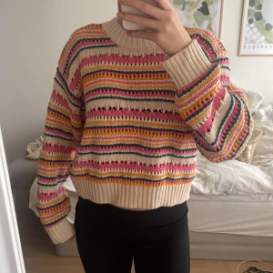 Stickad tröja från zara. Storlek S. Aldrig använd. Köpt för 389 och s  - Stickad tröja från zara. Storlek S. Aldrig använd. Köpt för 389 och säljer för 250, kan absolut tänka mig att sänka priset🩷