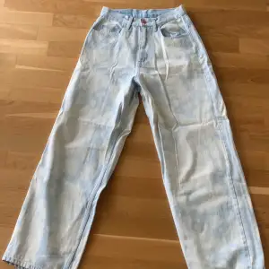 Jeans från BeWider Nypris: 1300 går inte att köpa längre. Frakt ingår