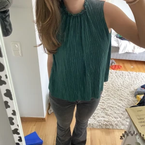 Grön topp - Så fin grön skimrig topp!